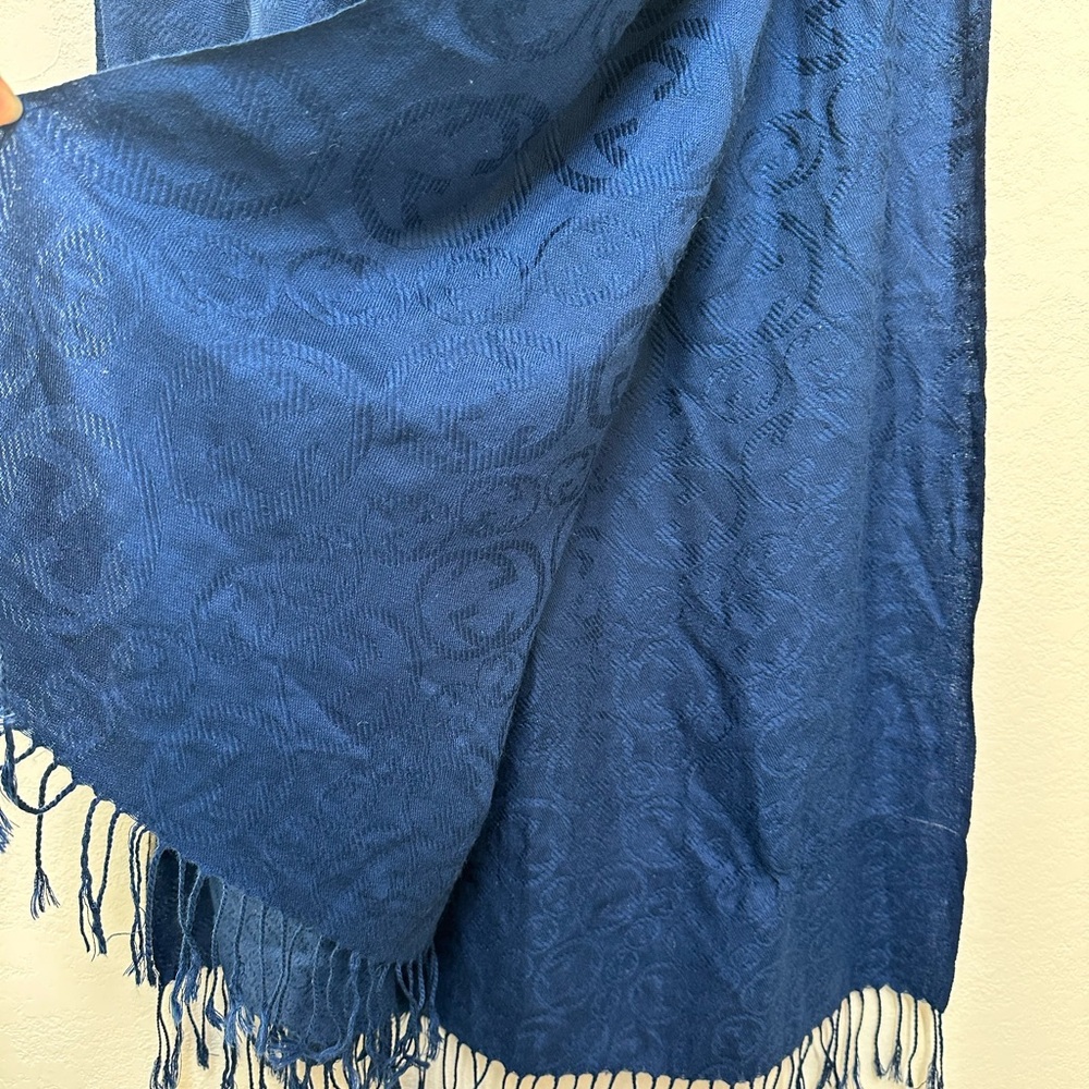 Vintage Gucci 100% Wool Blue Monogrammed Logo Scarf with Fringe - Picture 5 of 5